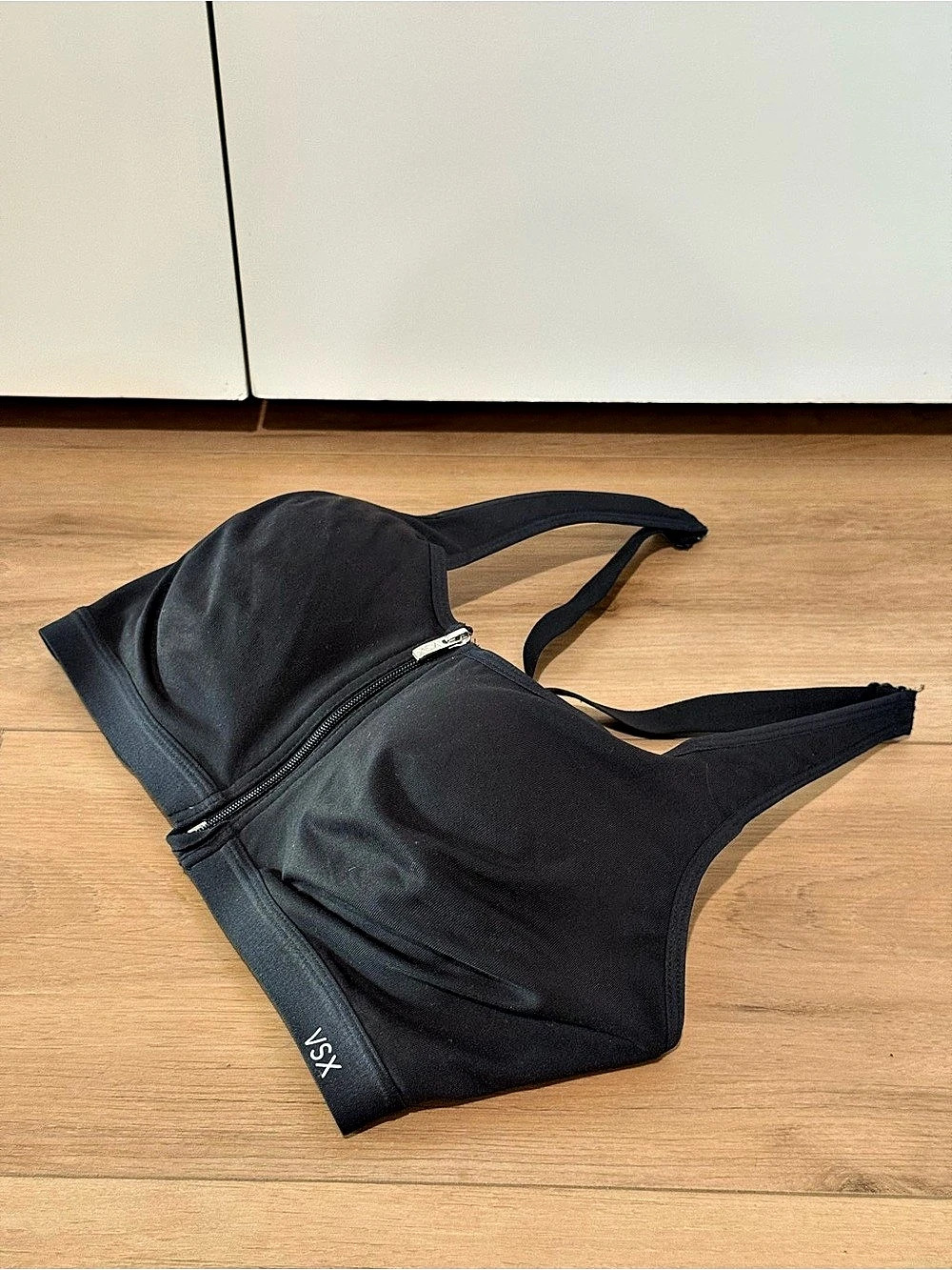 VS SPORT Women's Black Sports Bra Size 36DD
